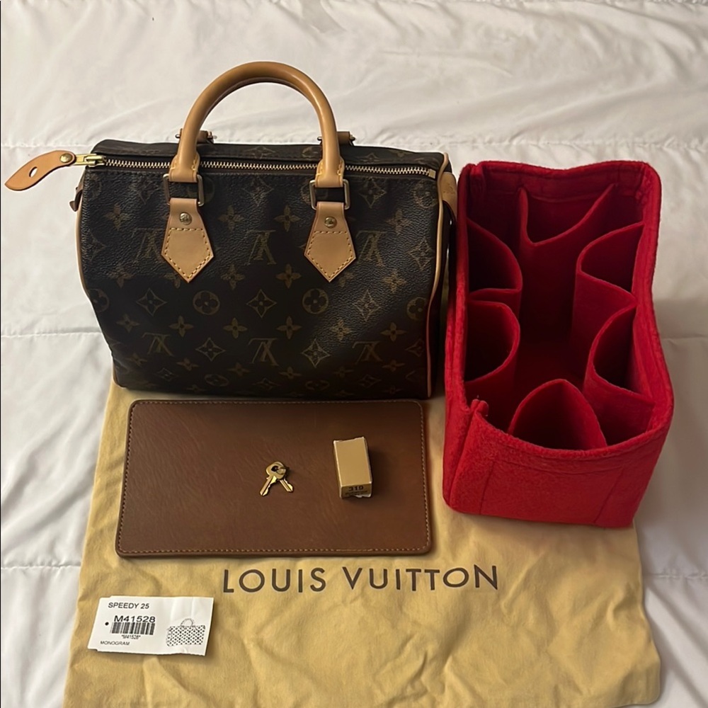 Louis Vuitton, Speedy 25 Monogram Handbag